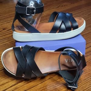 MIA sandals, Size 8, Black and White